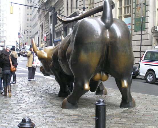 Wall Street bull rear.png